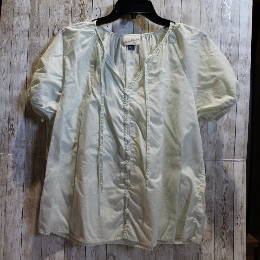 Universal Thread Light weight light green Summer short sleeve top Girl's Large